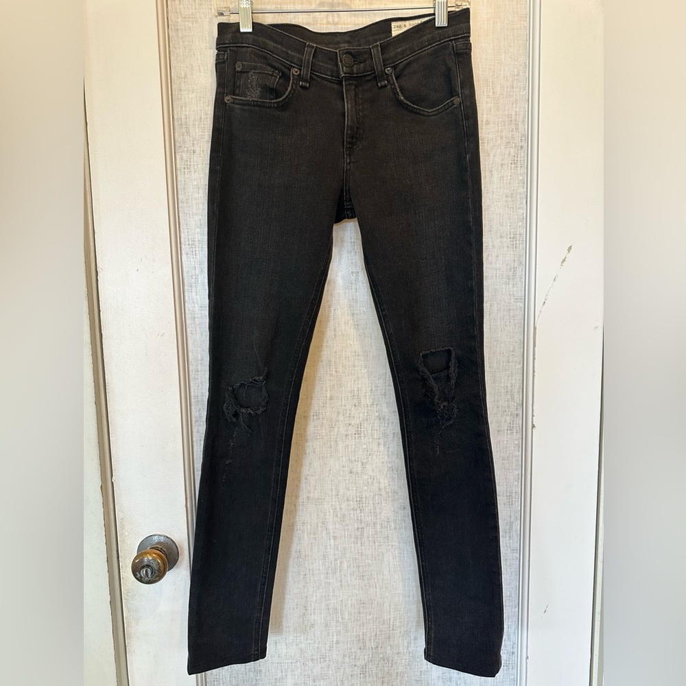 Rag and bone skinny ankle Jean in black, distressed, size 26